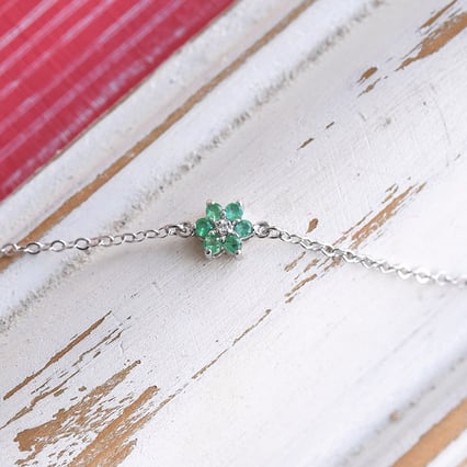 Romantický náramek se smaragdovou květinou Nitzan