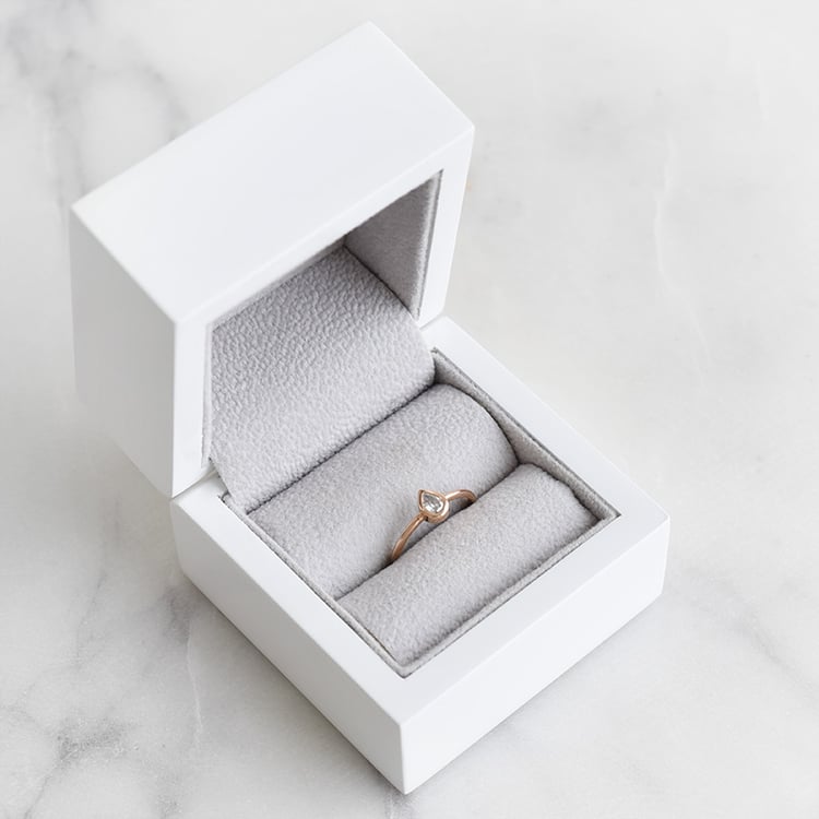 Zlatý prsten s diamantem 88745