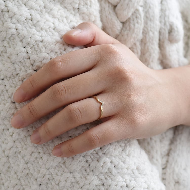 Zlatý snubní prsten s diamanty 94379