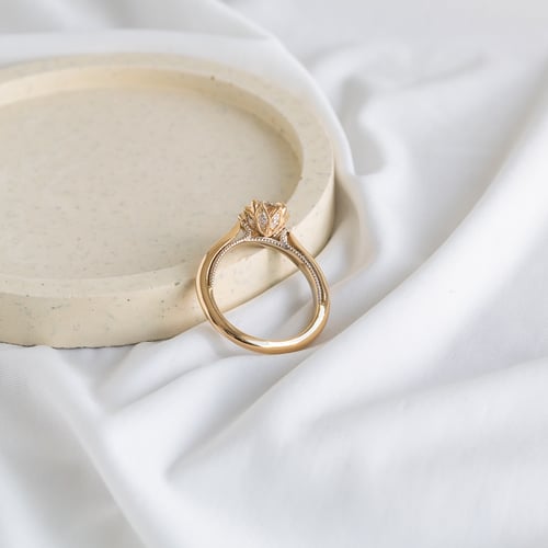 Zásnubní prsten s postranními diamanty Libby
