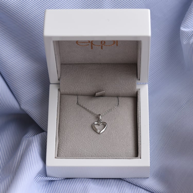 Přívěsek se srdíčkem a diamantem 64212