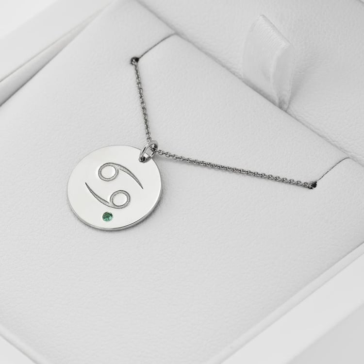 Stříbrný přívěsek se znamením a smaragdem Rak 103479