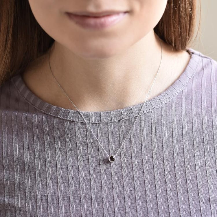 Stříbrný náhrdelník s granátem Jonie 103905