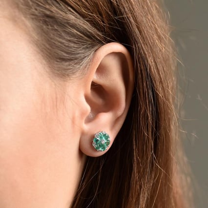 Květinkové náušnice plné smaragdů a diamantů Shadi