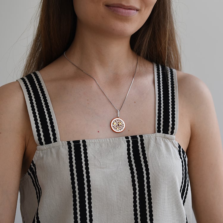 Stříbrný náhrdelník s pomerančem a enamelem 63984