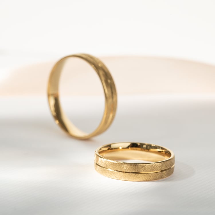 Škrábané snubní prsteny ze zlata Alesha 121631