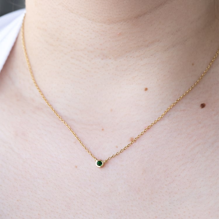 Stříbrný minimalistický náhrdelník s tsavorit granátem Glosie 125145