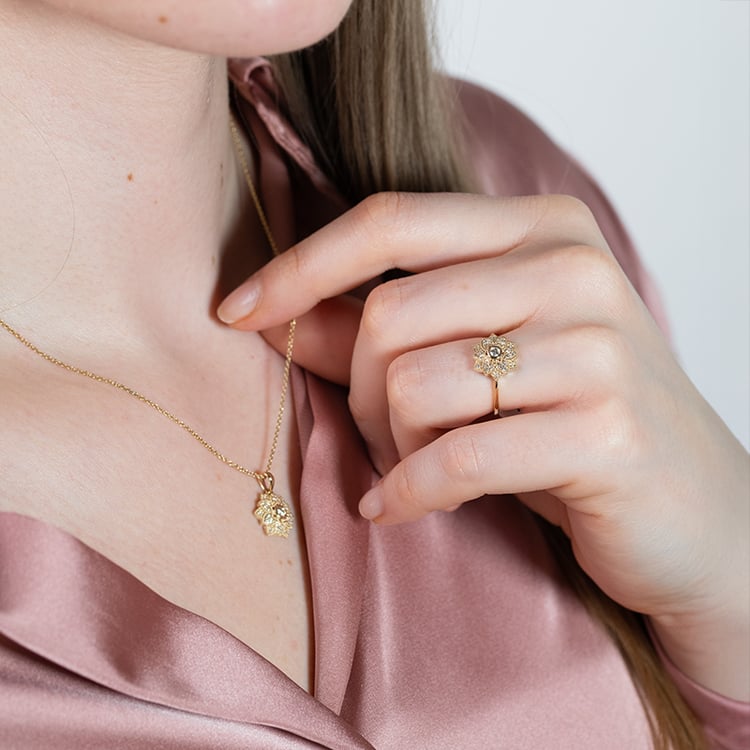 Zlatá květinová kolekce šperků s diamanty Sharla 152125