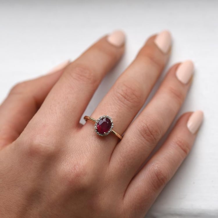 Zlatý prsten s diamanty a rubínem 51562