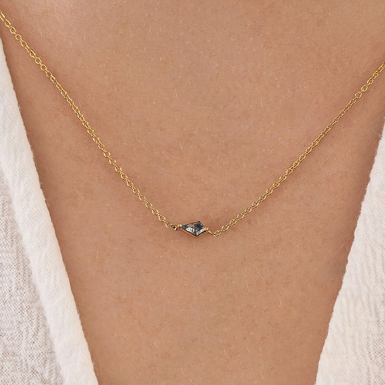 Náhrdelník s kite salt and pepper diamantem Ranka 156065