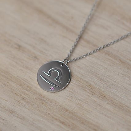 Zlatý přívěsek se znamením a turmalínem Váhy