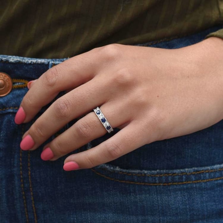 Stříbrný prsten eternity se safíry 109242