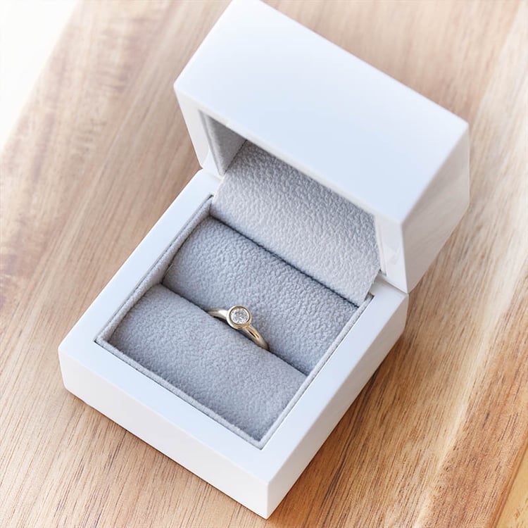 Zlatý diamantový zásnubní prsten 89182