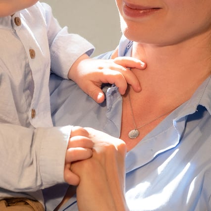 Stříbrný přívěsek s citátem a diamantem Janet