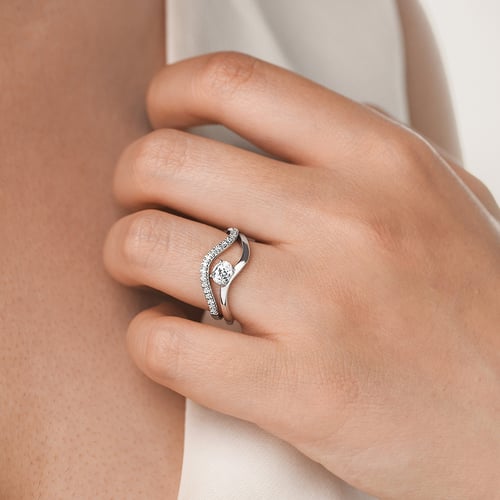 Romantický zásnubní set atypických prstýnků s moissanity Bea