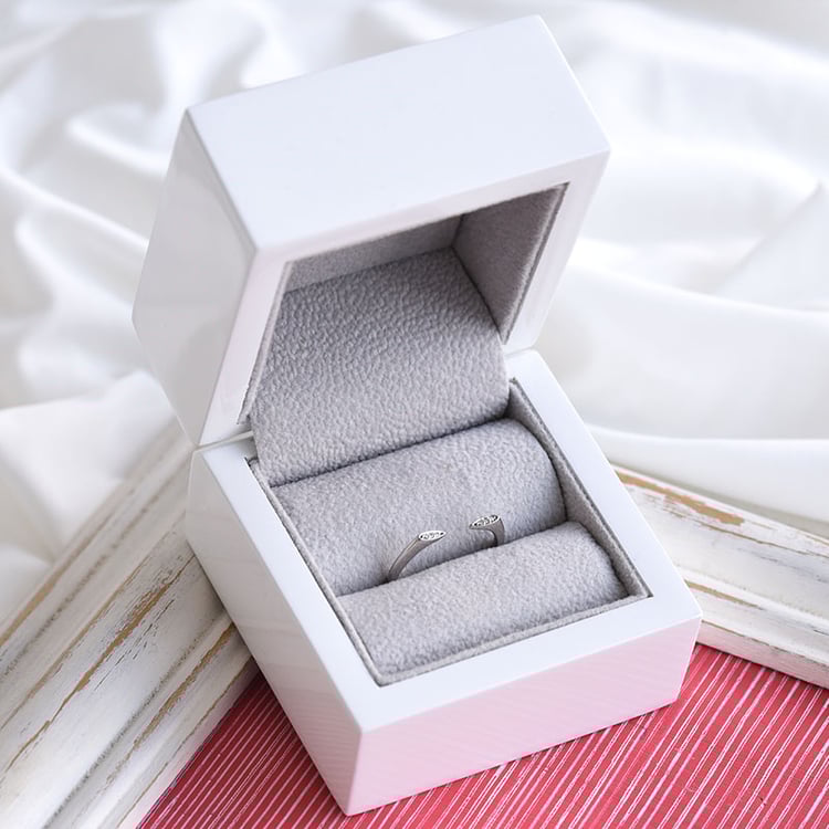 Netradiční diamantový prsten ze zlata 84780