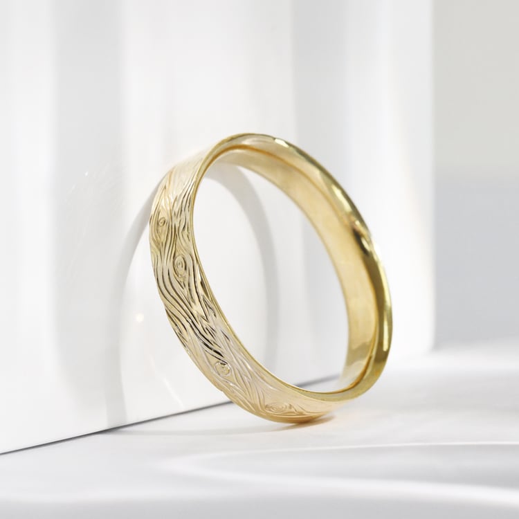 Snubní prsteny s ruční rytinou motivu dřeva a diamanty Dyanna 117988