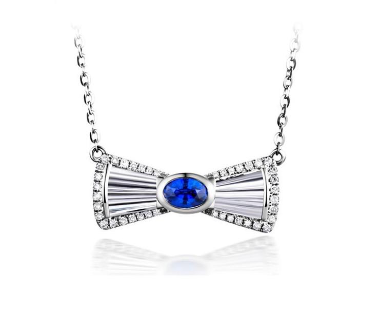 Stýlový motýlek v zlatém náhrdelníku se safírem Marilah