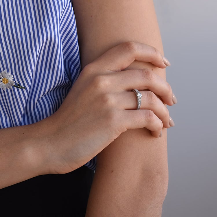 Zlatý vintage zásnubní prsten plný diamantů 69443