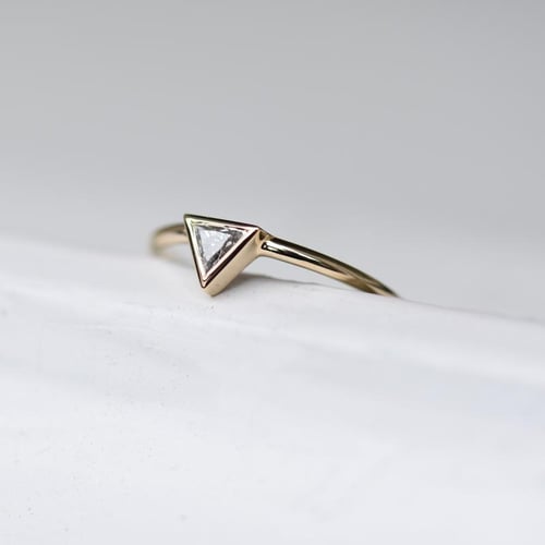 Minimalistický diamantový set tří prstenů ze zlata Nizes