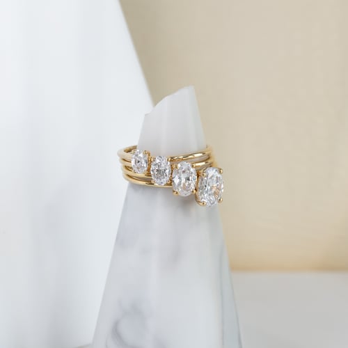 Zásnubní prsten s oval lab-grown diamantem Frost