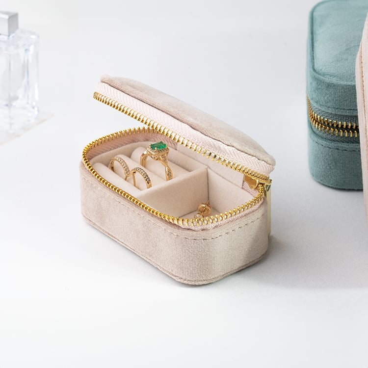 Malá béžová cestovní šperkovnice Safey 146233