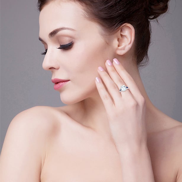 Prsten s modrým topazem 21696