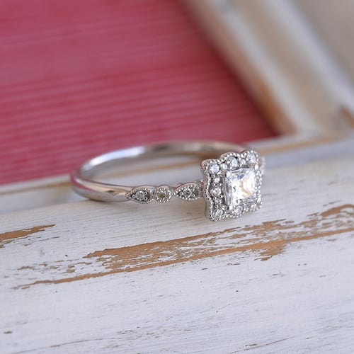 Vintage prsten s lab-grown diamanty Venera