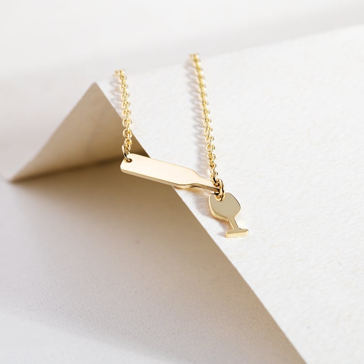 Náhrdelník s lahví a sklenkou vína Drue 147783