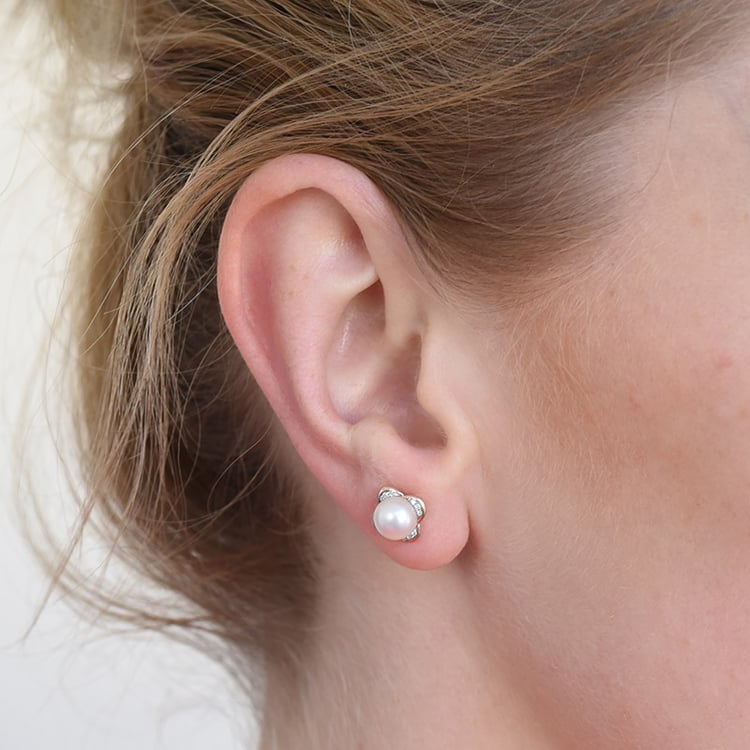 Zlatá perlová kolekce s diamanty ve tvaru květin Zahid 103558