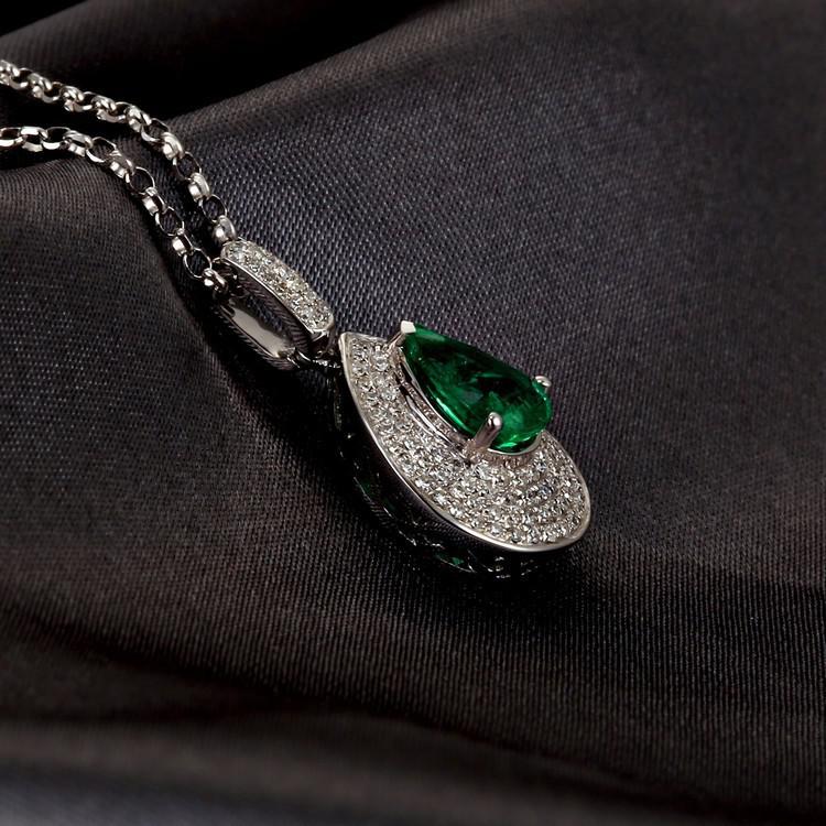 Diamantový náhrdelník se smaragdem 5234