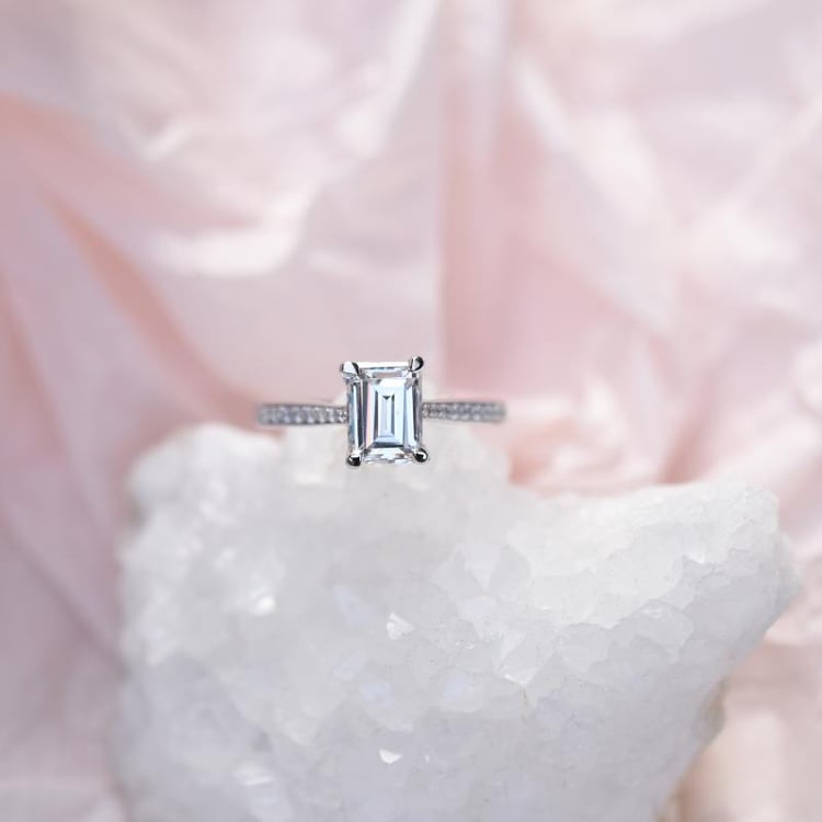 Zlatý prsten s moissanitem 66268