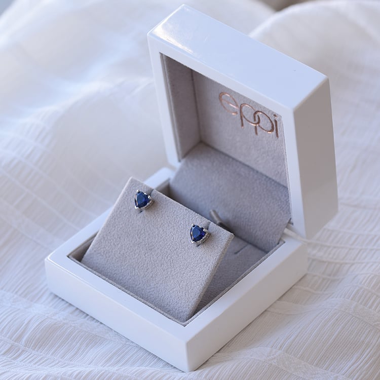 Stříbrné náušnice s tmavě modrými safírovými srdíčky Cydney 69135