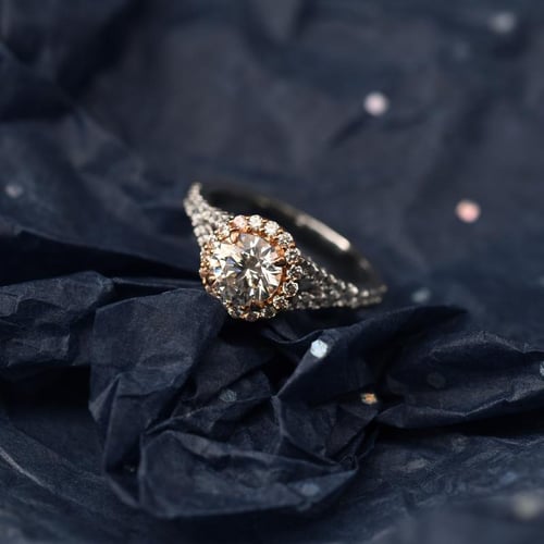 Romantický zásnubní prsten v halo stylu s diamanty Tribeca