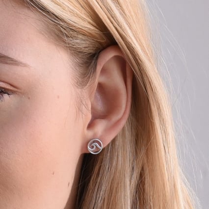 Stříbrné náušnice ve tvaru vlny Bree