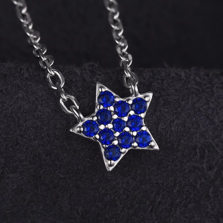 Modré spinely v náhrdelníku 20655