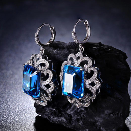 Náušnice s modrými topazy 16890
