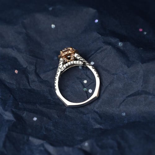 Zásnubní prsten v halo stylu s lab-grown diamanty Tribeca