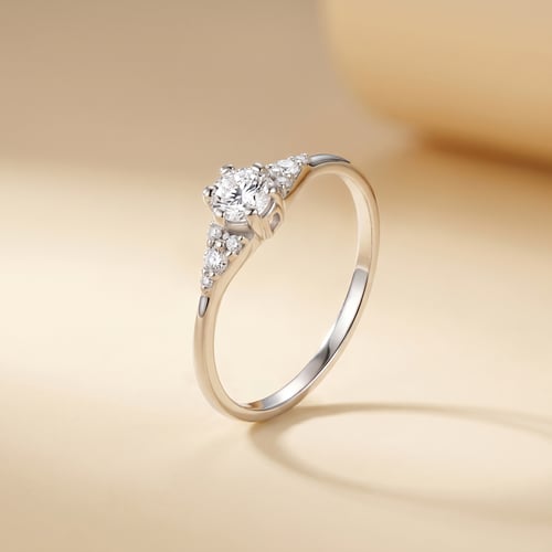 Zásnubní prsten s výběrem písmene a diamanty Diana