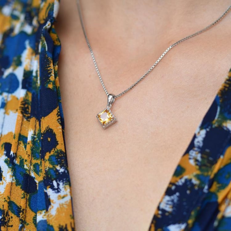 Náhrdelník se žlutým safírem 20637