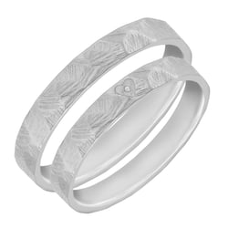 Tepané a škrábané snubní prsteny se srdcem a diamantem Ernie