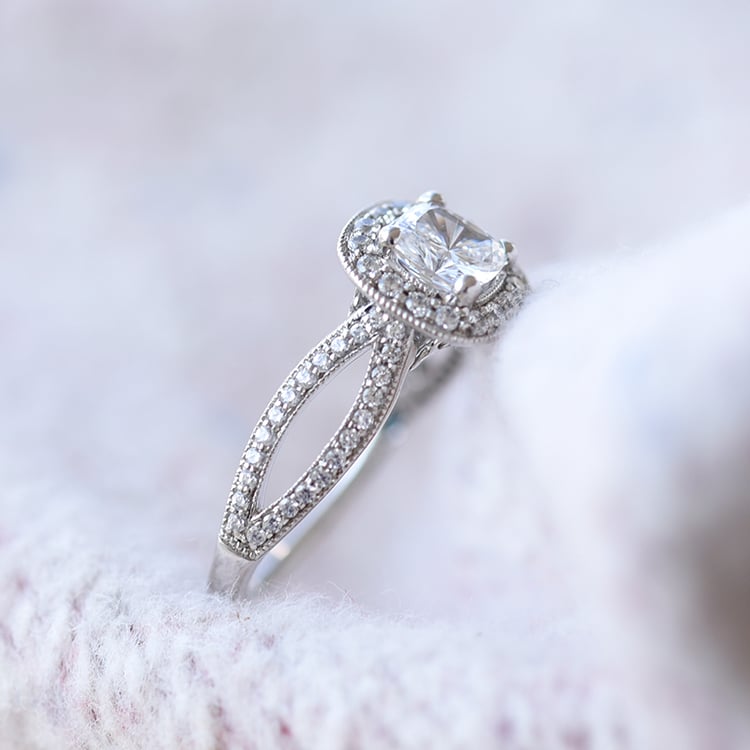 Zlatý zásnubní prsten 60912