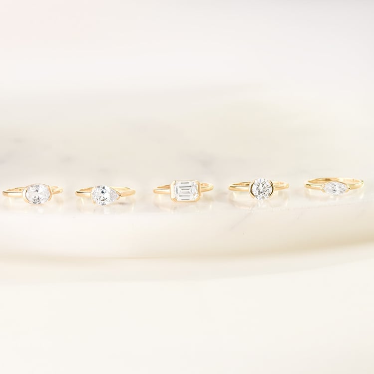 Zlatý prsten s half-bezel marquise lab-grown diamantem Berenike 164317