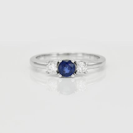 Safírový zásnubní prsten ze zlata s diamanty Manish