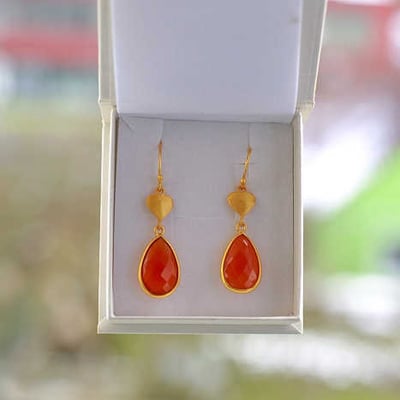 Pozlacené náušnice s onyxem