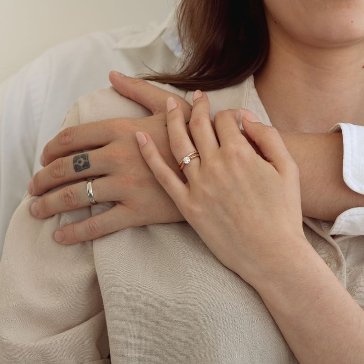 Zlatý zúžený eternity prsten s 1 mm diamanty Toskani 135613