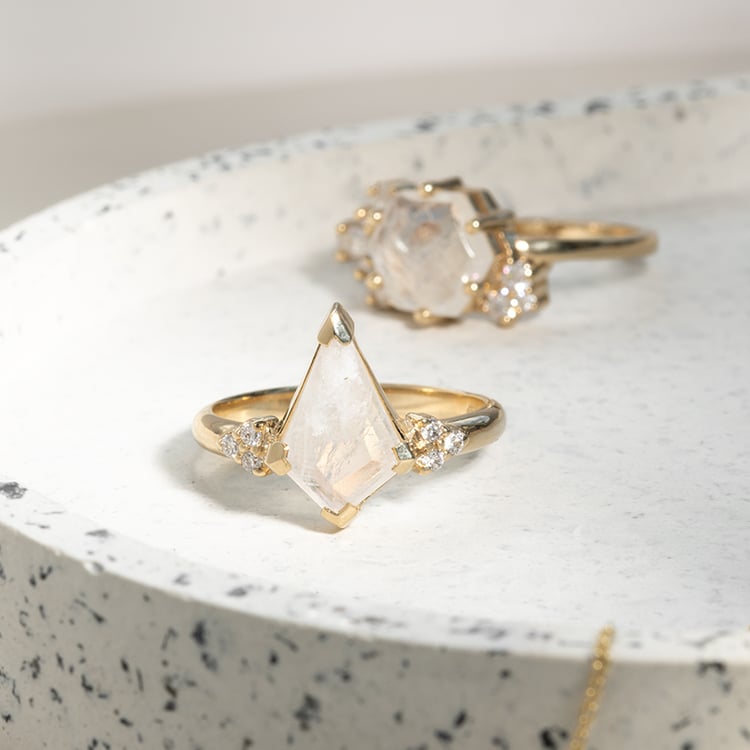 Jedinečný prsten s měsíčním kamenem Kettil 123807