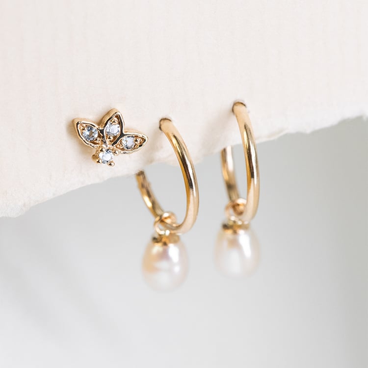 Zlatá piercing náušnice s nebesky modrými topazy Amina 123018