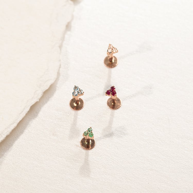 Zlatá piercing náušnice s bílými topazy Masha 138314