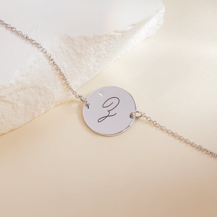 Platinový náramek s diamantem a s gravírem písmene Dian 150454